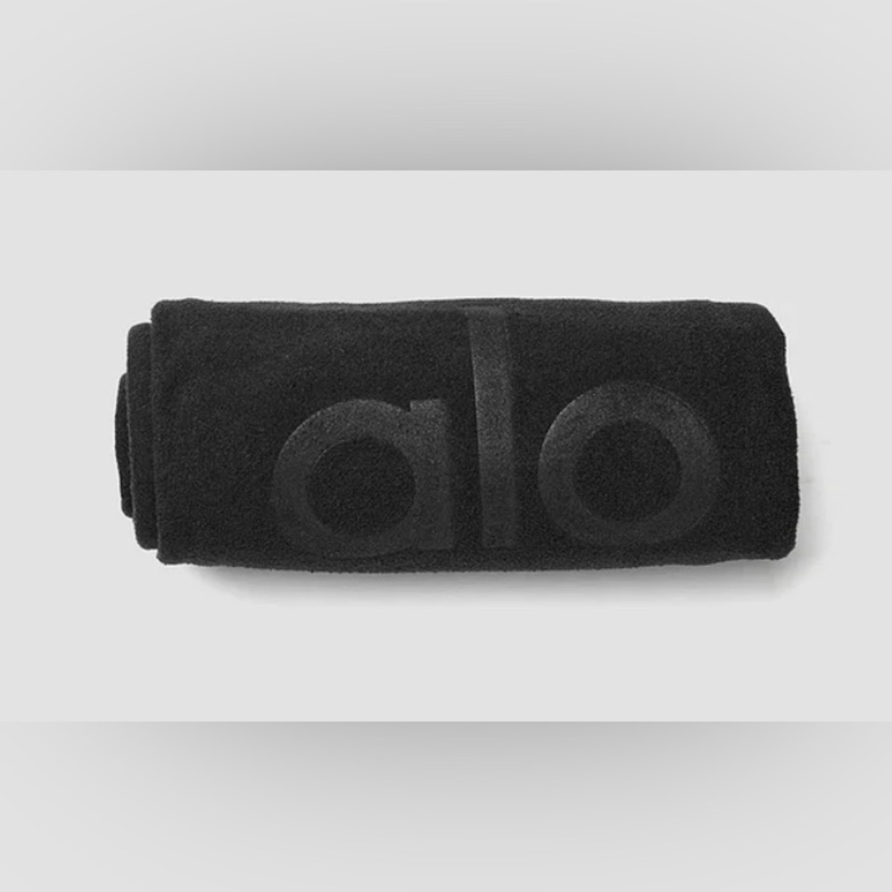 BRAND NEW Alo Performance No Sweat Hand Towel